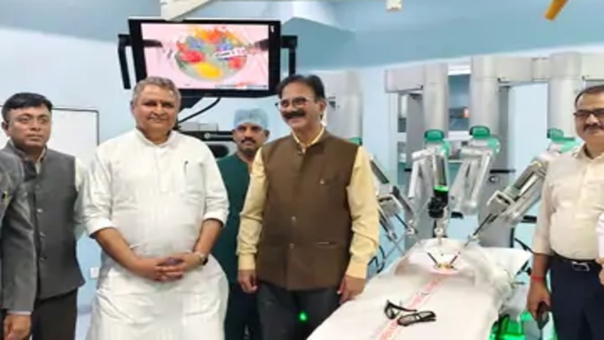 बिहार में चिकित्सा जगत का नया अध्याय, पटना के सवेरा कैंसर हॉस्पिटल में अत्याधुनिक रोबोटिक सर्जरी की शुरुआत