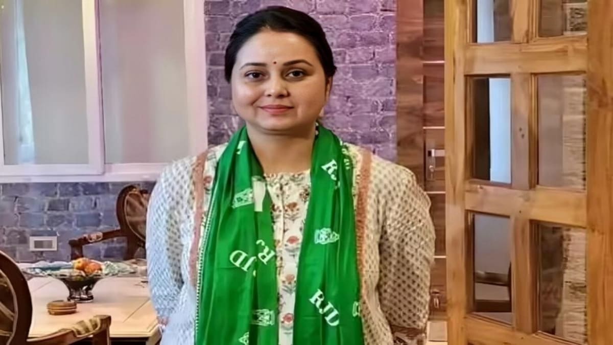 रोहिणी आचार्य का मुख्य चुनाव आयुक्त पर बड़ा हमला, ज्ञानेश कुमार की गिरफ्तारी और बर्खास्तगी की मांग