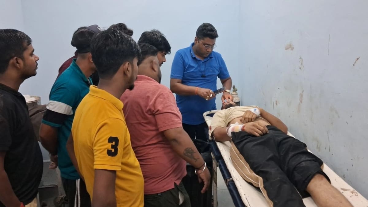 शराब लदी अनियंत्रित स्कॉर्पियो ने बाइक सवारों को रौंदा, एक की मौत, दूसरा गोरखपुर रेफर