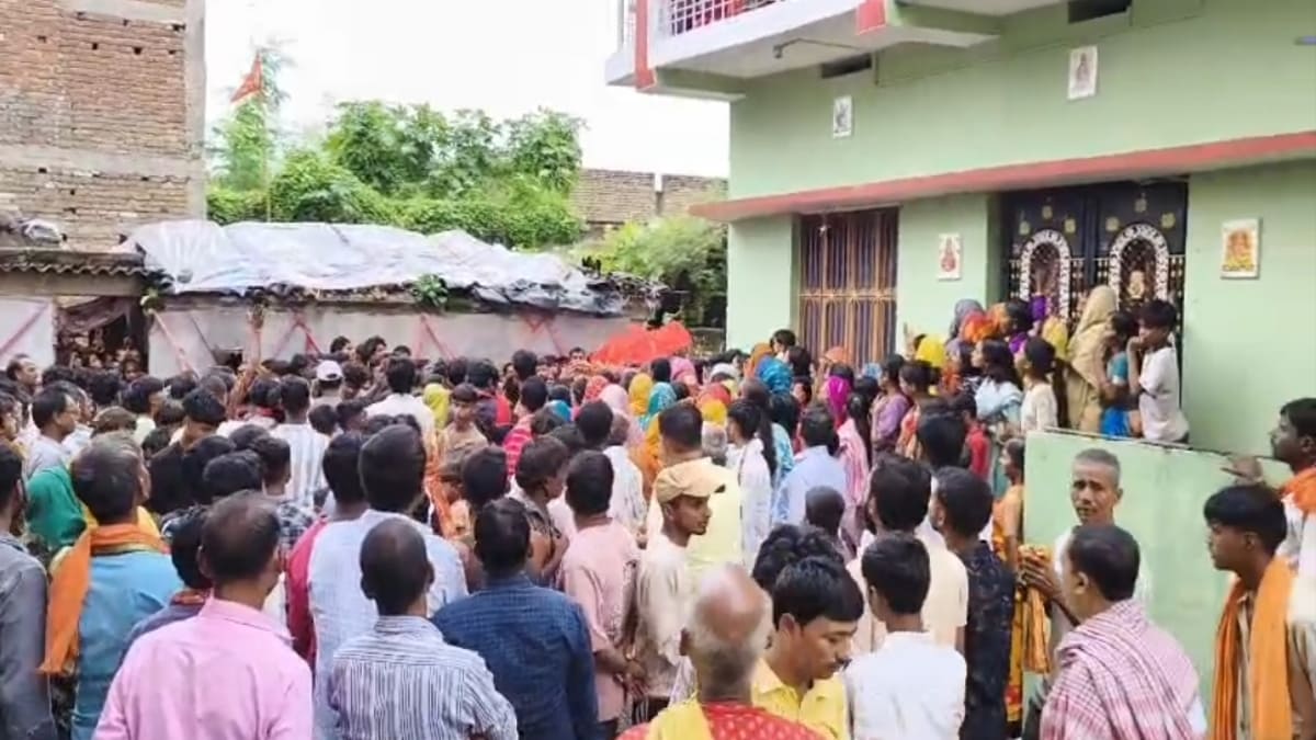 दिल्ली से लौटे पिता ने दी इकलौते बेटे को नम आंखों से अंतिम विदाई, इंसाफ की गुहार