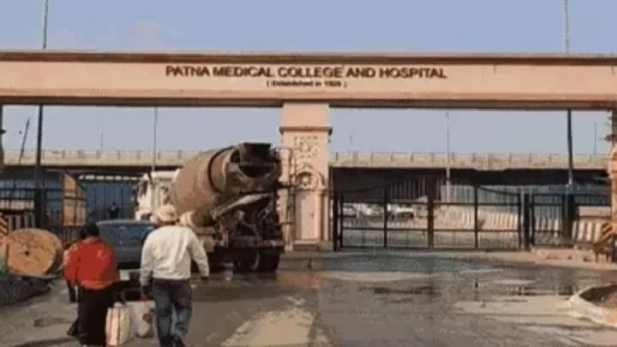 पटना PMCH में जूनियर डॉक्टरों की हड़ताल, OPD सेवाएं अनिश्चितकाल के लिए ठप, इमरजेंसी और ICU रहेंगे चालू