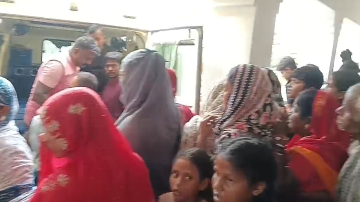 अतिक्रमण हटाने के दौरान जेसीबी की कार्रवाई में महिला गंभीर रूप से घायल, जानें पूरा मामला