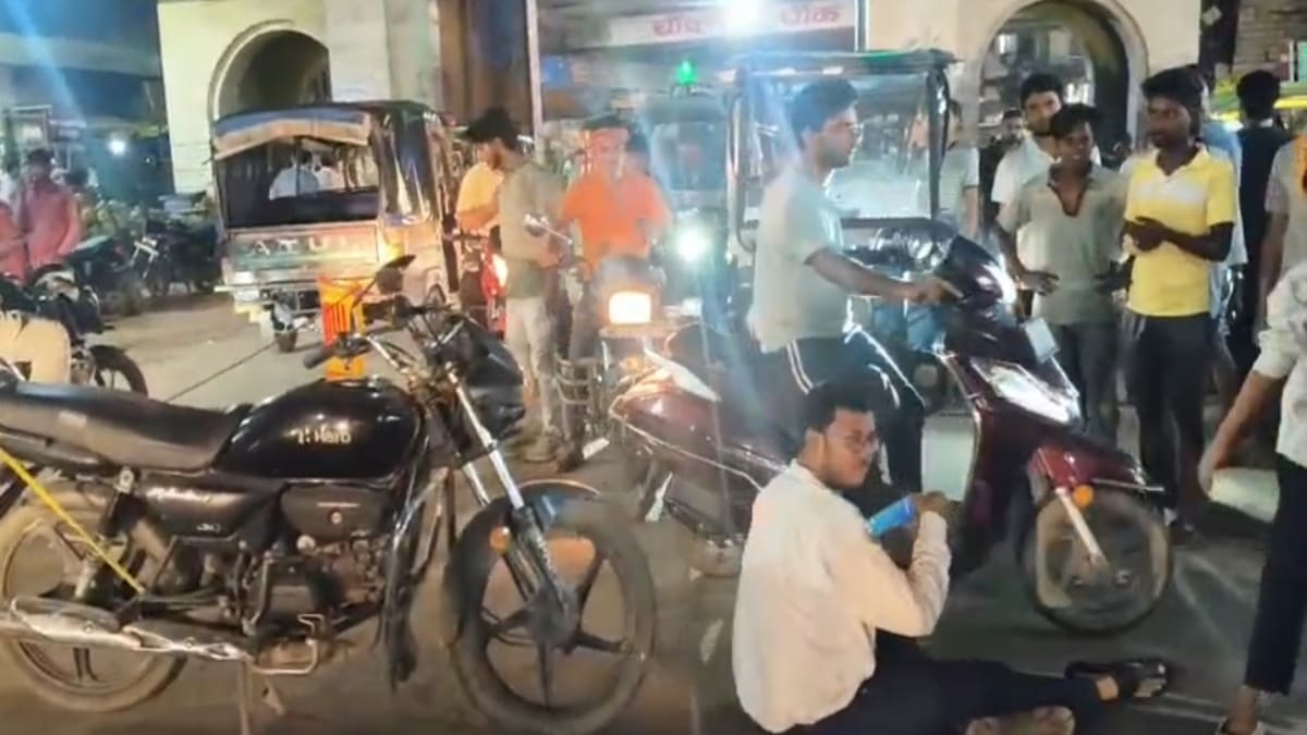 ट्रैफिक पुलिस ने काटा चालान तो नाराज बाइक सवार ने रोक दिया मंत्री का काफिला