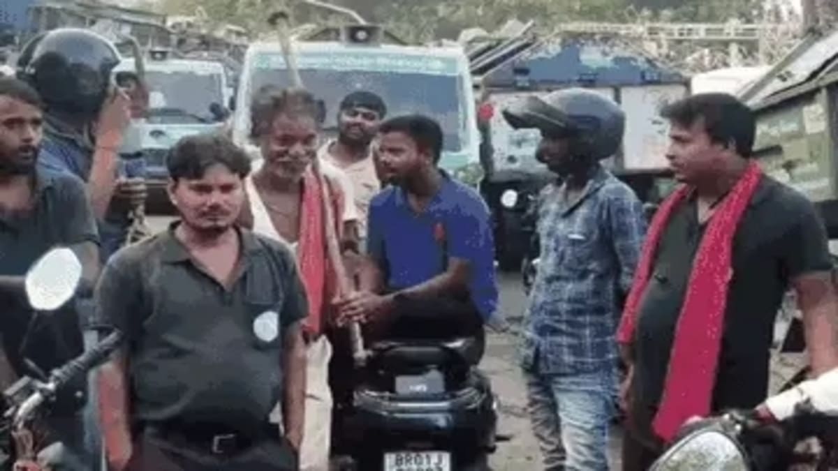 पटना नगर निगम: वेतन नहीं मिलने पर कंकड़बाग अंचल के ड्राइवरों का प्रदर्शन