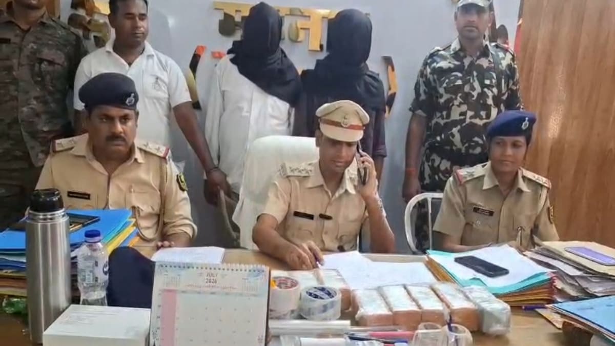 वैशाली में नोट बताकर कागज की गड्डी बेचने वाला शातिर ठग गिरोह बेनकाब, दो गिरफ्तार