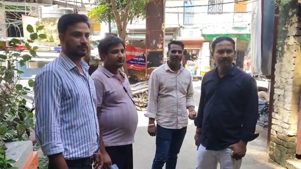 पटना में बीच सड़क पर छात्राओं से अभद्रता, विरोध करने पर पीटा, पॉक्सो एक्ट के तहत केस दर्ज