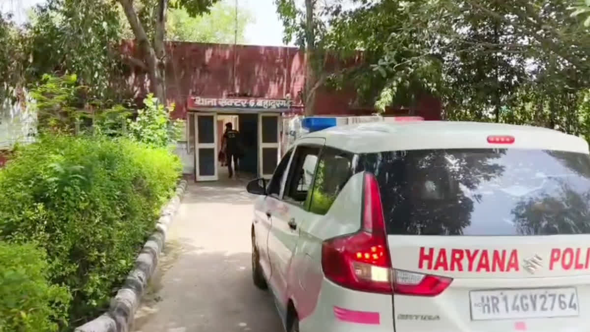 पत्नी ने पति पर चलाई दो गोलियां, घायल हालत में बाइक से थाने पहुंचा; फायरिंग की बताई ये वजह