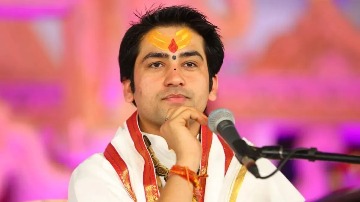 नॉनवेज न खाने के बयान पर धीरेंद्र शास्त्री की मुश्किलें बढ़ीं, कांग्रेस ने दर्ज कराई FIR