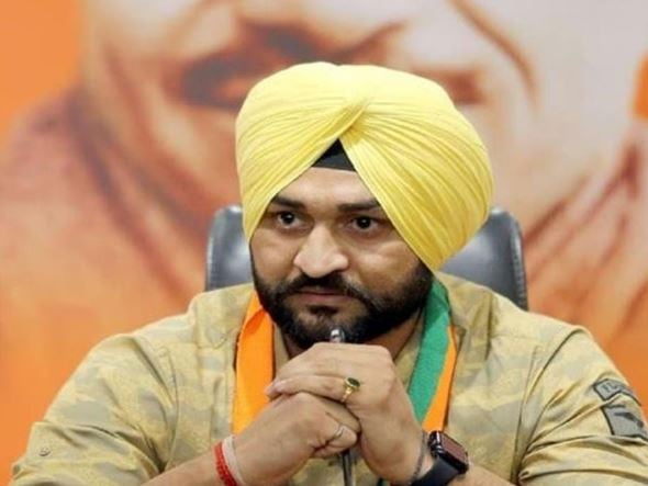 मुझे धमकियां मिल रही है….महिला कोच ने पूर्व हॉकी कप्तान एवं हरियाणा के पूर्व खेल मंत्री संदीप सिंह पर लगाए आरोप, फेसबुक पर लिखी ये बात…