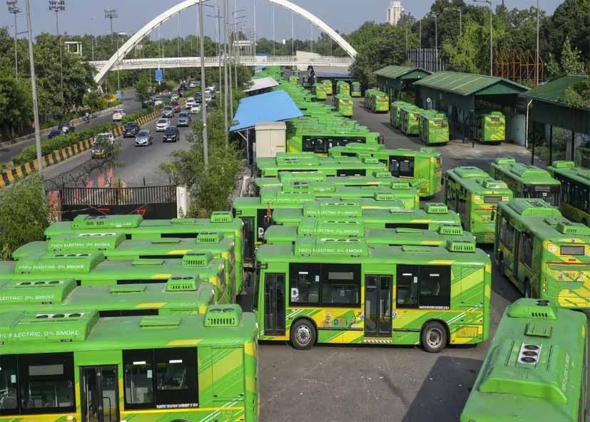 दिल्ली में DTC बसों के पहिए थमे, यात्रियों की बढ़ी परेशानी; ₹20 का सफर ₹100 तक पहुंचा