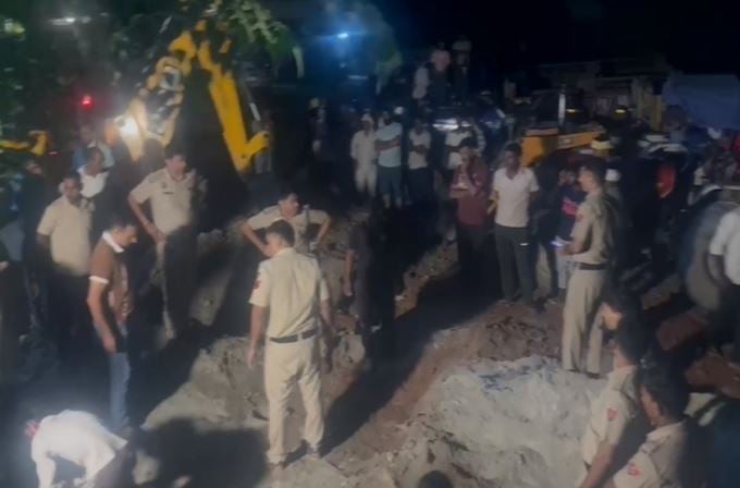 फरीदाबाद में दर्दनाक हादसा, बोरवेल में गिरी 4 साल की बच्ची; बचाने के लिए रेस्क्यू ऑपरेशन जारी