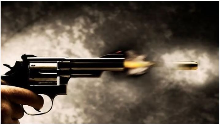 रिटायर्ड फौजी का पुलिसकर्मी बेटे से विवाद, पिता ने चलाई गोली; केस दर्ज