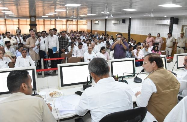 हिसार में जनपरिवाद समिति की बैठक: 13 शिकायतों में से 10 का मौके पर निपटारा, अधिकारियों को सख्त निर्देश