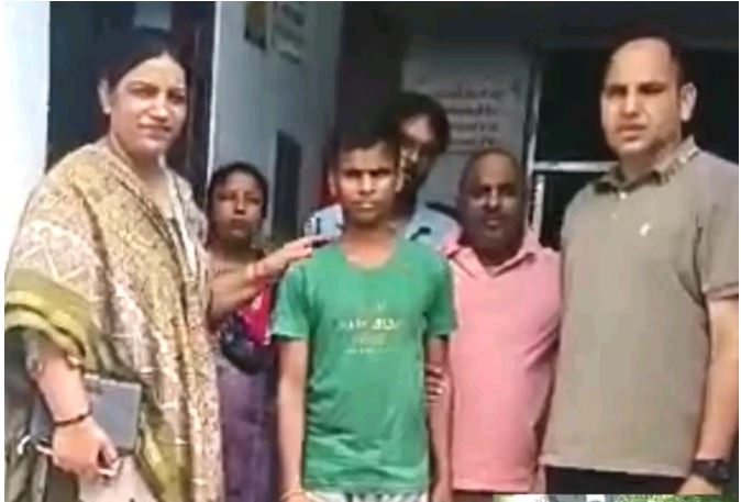 वर्दी का एक रंग ऐसा भी: रेलवे स्टेशन पर मिला मूक-बधिर बालक, SI सुमन ने 3 महीने की मेहनत से मां-बाप से मिला