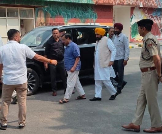 जेल में बंद संजीव अरोड़ा से फिर मिले मान-केजरीवाल, भोंडसी जेल पहुंचकर की मुलाकात; सियासी हलचल तेज