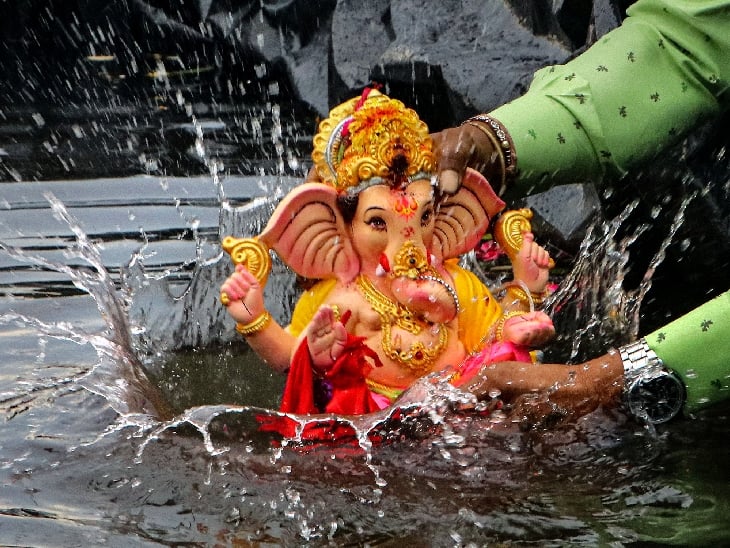 गणेश विसर्जन: सूरत में 90 हजार मूर्तियों का विसर्जन, तकनीक और AI से सख्त पहरा