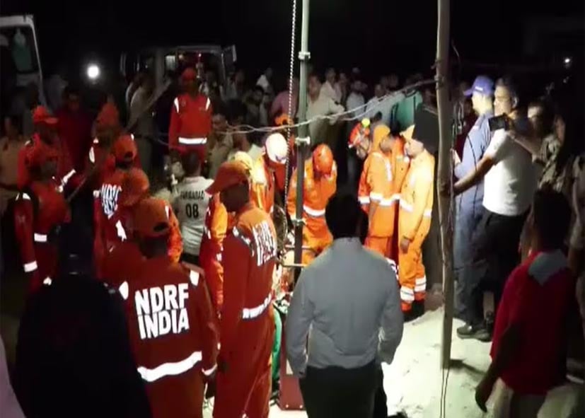 3 साल की नेहा को बचाने की कोशिशें नाकाम, 10 घंटे बाद बोरवेल से निकाला गया शव