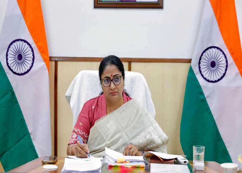 CM रेखा गुप्ता का सख्त एक्शन, दिल्ली के कई इलाकों में चलेगा बुलडोजर; अधिकारियों को निर्देश