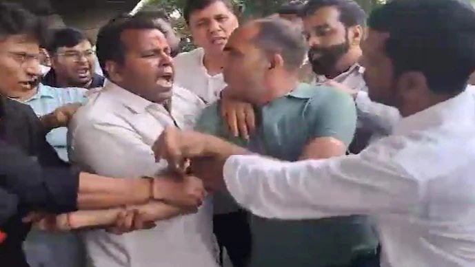 तिलक नगर मारपीट मामले में सौरभ भारद्वाज और जरनैल सिंह समेत AAP नेताओं पर FIR, जानें पूरा मामला
