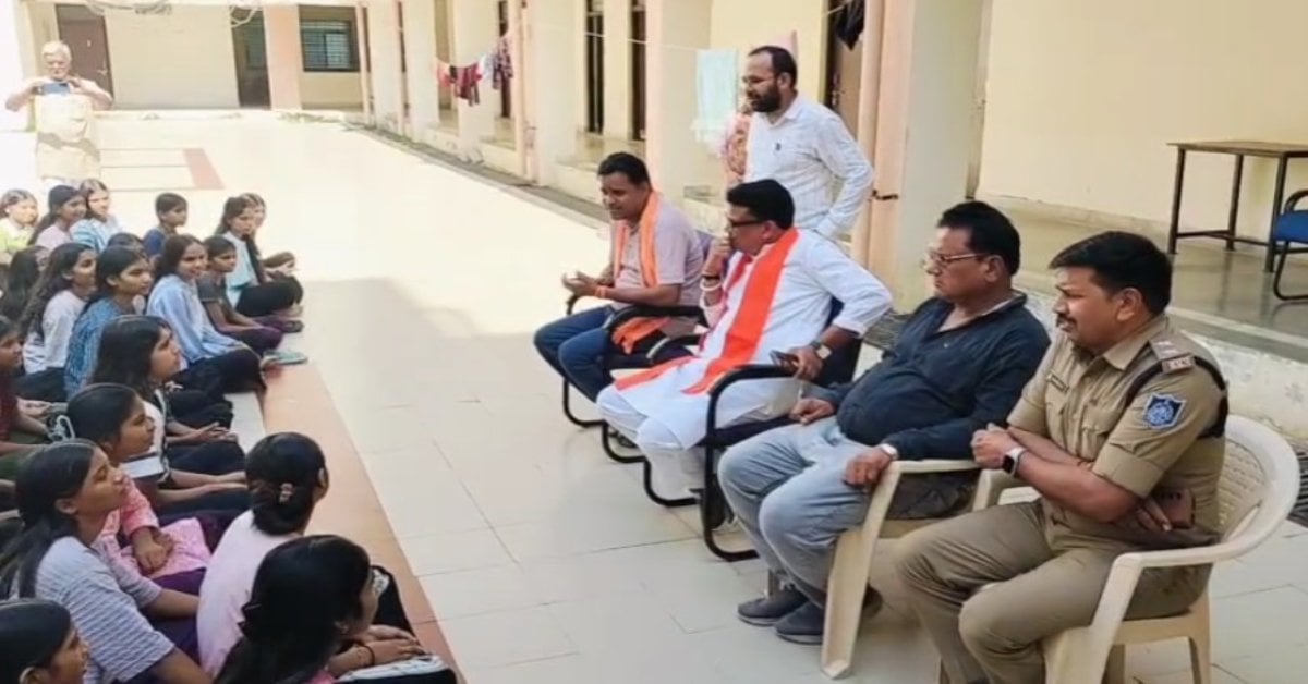 बालिका छात्रावास पहुंचे मंत्री नागर सिंह चौहान, भोजन व्यवस्था परखी; बोले- ‘मन लगाकर पढ़ें, बड़ा लक्ष्य रखें’
