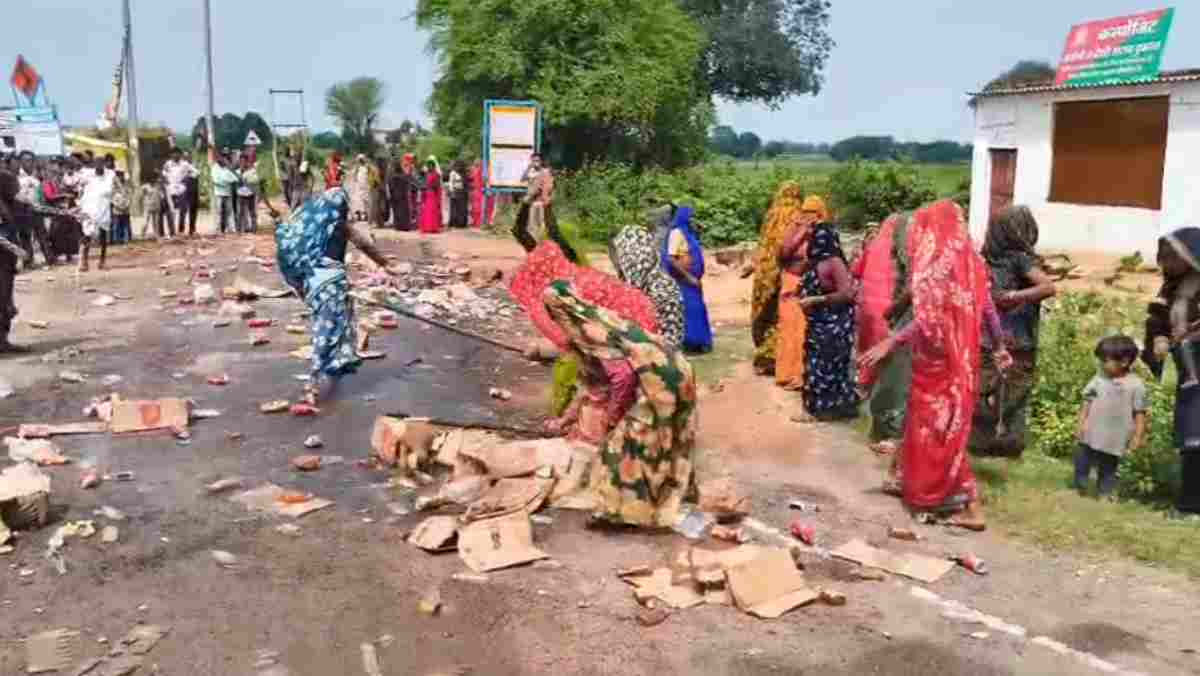 आर्थिक तंगी और घरेलू विवाद से परेशान महिलाओं का फूटा गुस्सा: शराब दुकान में तोड़फोड़ के बाद एक्शन में पुलिस, 26 लोगों पर दर्ज की FIR