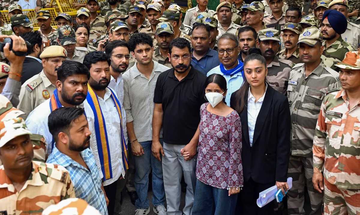 ‘भीड़ लाओ और FIR दर्ज करा लो’, स्वतंत्र भारद्वाज की गिरफ्तारी पर भड़के एक्टिविस्ट प्रीत सिरोही, कहा- राहुल गांधी ने एक नई परंपरा शुरू की 
