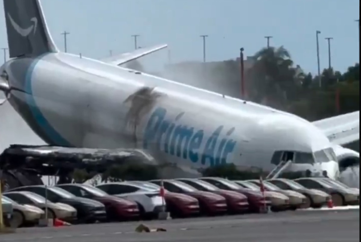 US Miami Amazon Cargo Plane Crash: अमेरिका में बड़ा विमान हादसा, मियामी एयरपोर्ट पर अमेजन का कार्गो प्लेन रनवे पर क्रैश, 5 लोगों की मौत