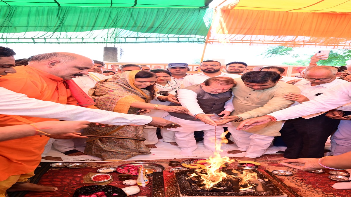 सेवा अभियान में घर-घर पहुंचें कार्यकर्ता, पात्र लोगों को योजनाओं का लाभ दिलाएं: अर्चना गुप्ता