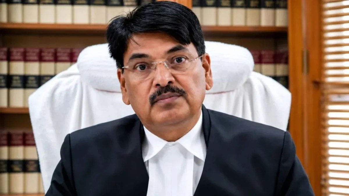 सुप्रीम कोर्ट ने बार काउंसिल ऑफ इंडिया के चेयरमैन मनन कुमार मिश्रा के पर कतरे: अब खुद नहीं ले पाएंगे नीतिगत फैसले