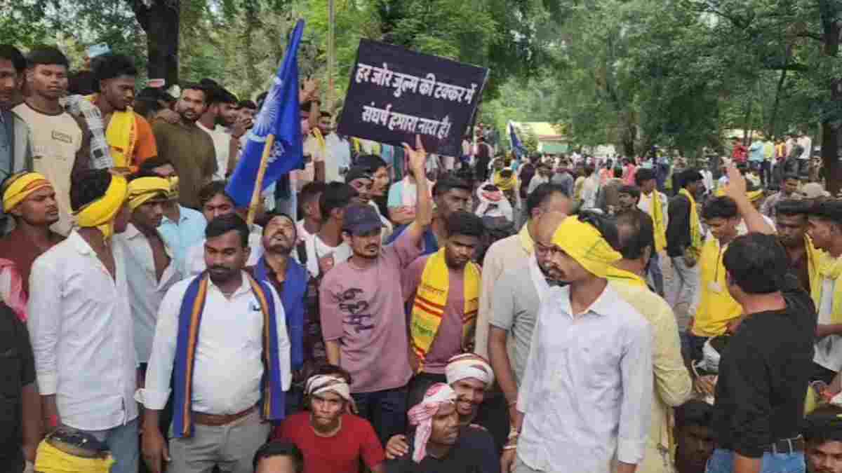 बालाघाट में नहीं थम रहा आदिवासी बच्चों की मौत का मामला, आंकड़ा बढ़कर पहुंचा 31, आदिवासी समाज ने दिया धरना, स्वास्थ्य मंत्री के इस्तीफे की मांग