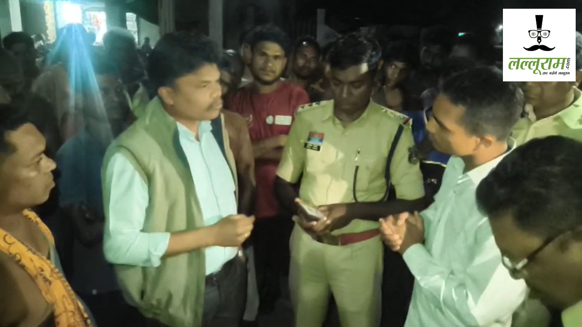 CG News : गांव के नजदीक भालू के छोड़े जाने को लेकर बवाल, ग्रामीणों ने वन विभाग के खिलाफ खोला मोर्चा