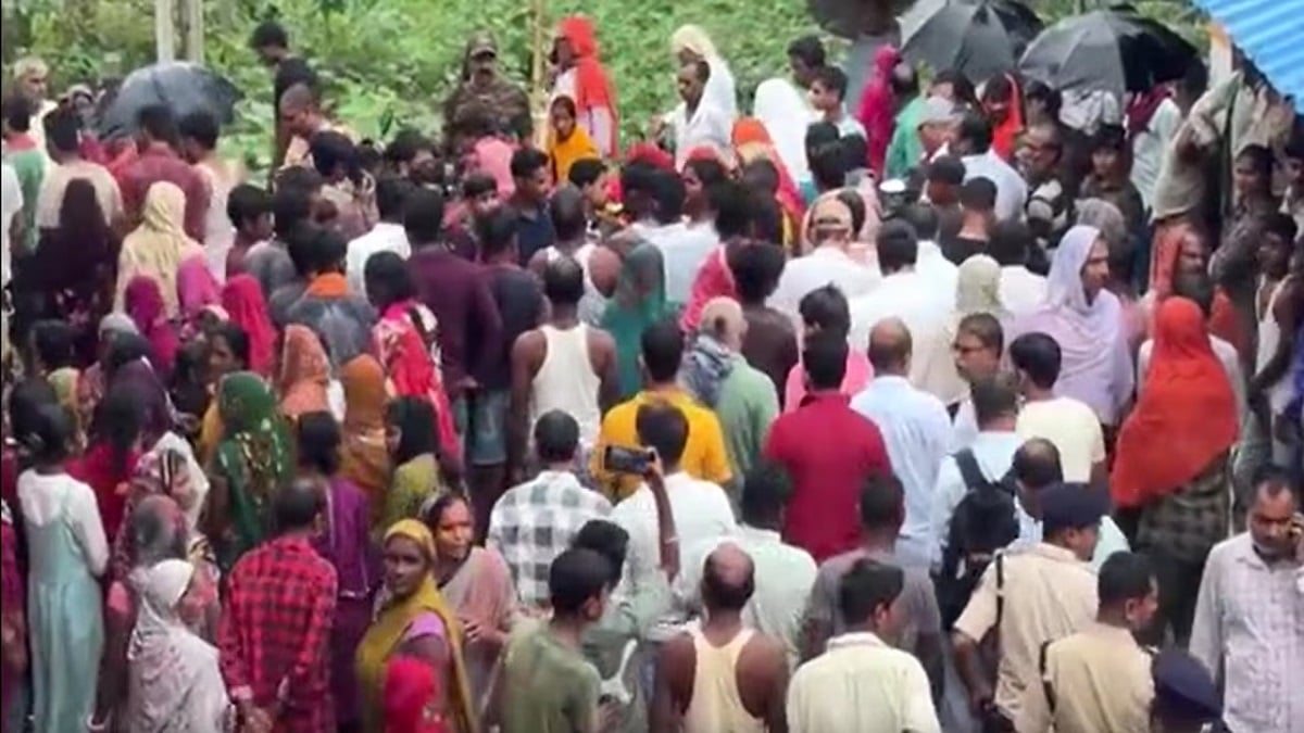 दुखद: स्कूल में बरगद का पेड़ गिरने से बड़ा हादसा, समस्तीपुर में 3 छात्राओं की मौत, मचा कोहराम