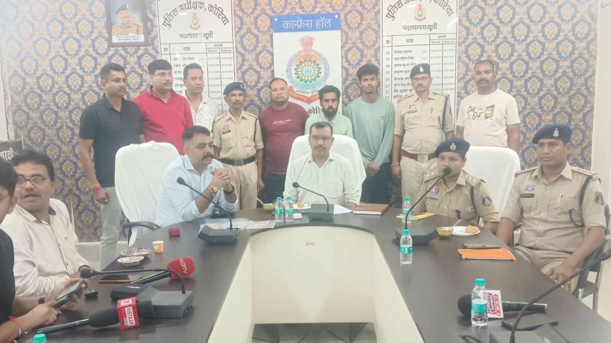 सूने मकान में चोरी का खुलासा: पुलिस ने एक नाबालिग समेत 4 आरोपियों को दबोचा, लाखों के सोने-चांदी के जेवर बरामद