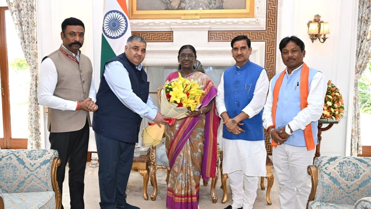 CM साय के निमंत्रण पर राष्ट्रपति ने स्वीकार किया बस्तर दशहरा में शामिल होने का आमंत्रण, 23 अक्टूबर को जगदलपुर में होगा आयोजन