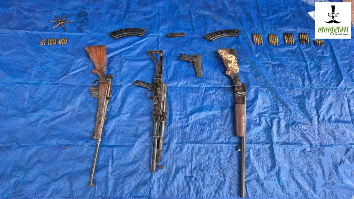 Chhattisgarh : पुलिस के हाथ लगा नक्सलियों का खजाना, AK-47 समेत 3 रायफल और जिंदा कारतूस बरमाद