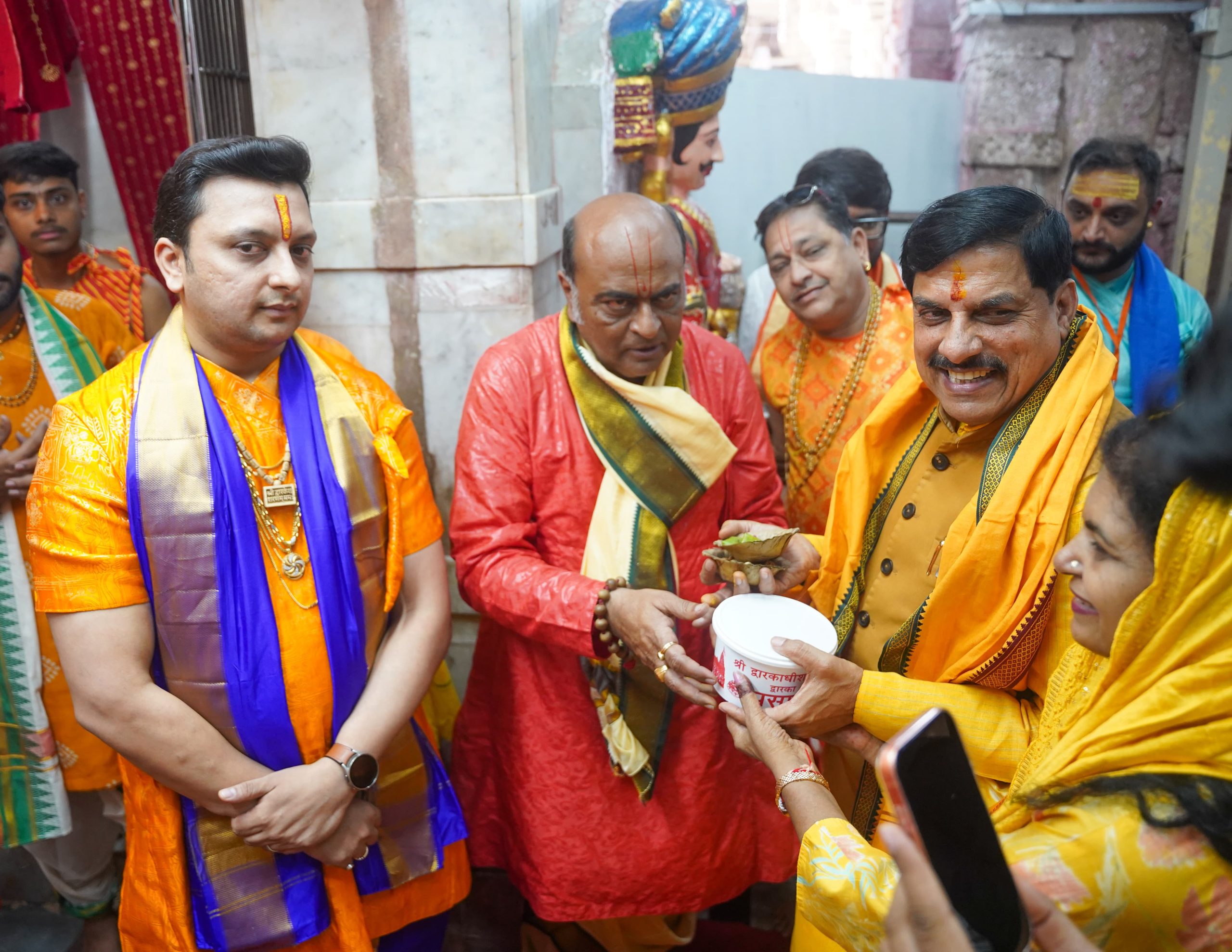 सीएम डॉ. मोहन यादव ने किए द्वारकाधीश के दर्शन, मांगी प्रदेशवासियों की सुख-समृद्धि
