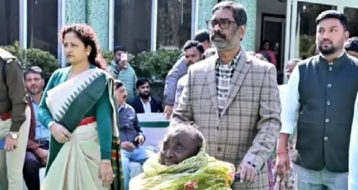 Rupi Soren Health Update: CM हेमंत सोरेन की मां रूपी सोरेन की सेहत में सुधार, मंगलवार तक अस्पताल से मिल सकती है छुट्टी