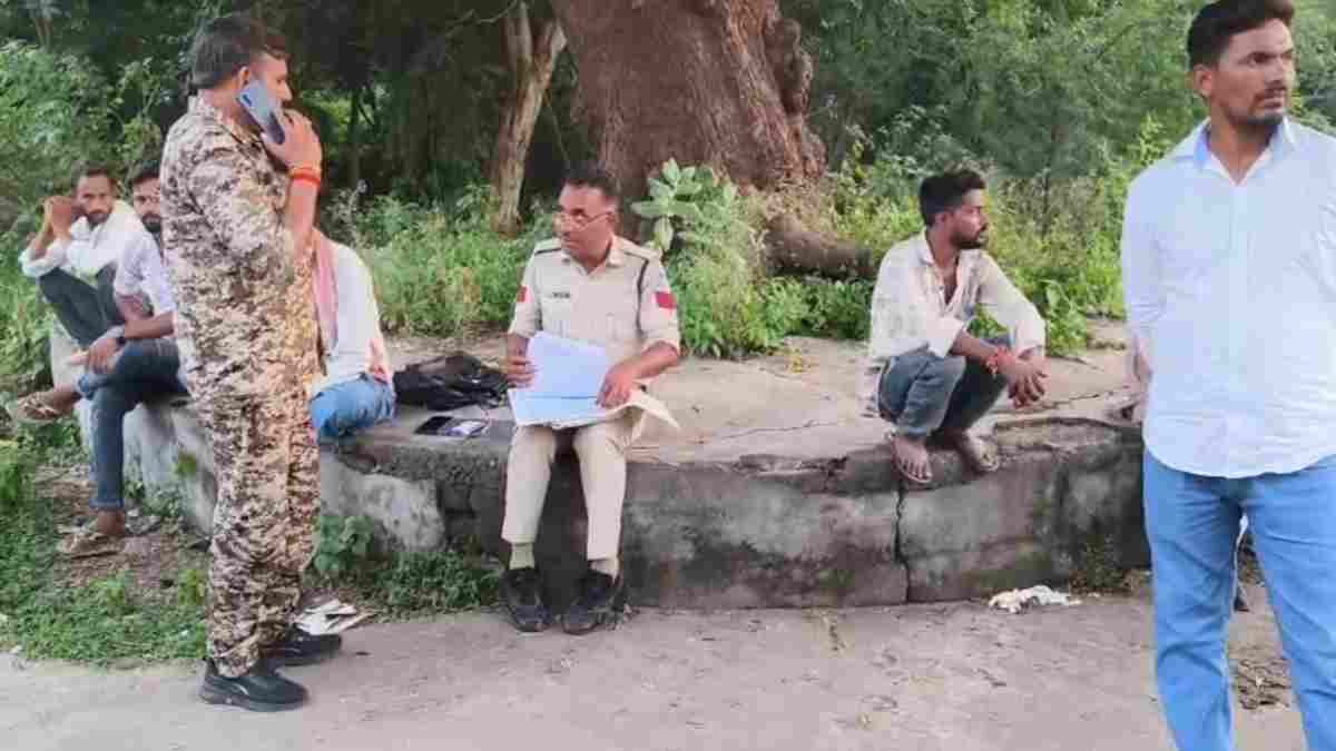 सन्नाटे में समाई जिंदगी! युवक ने फांसी लगाकर की खुदकुशी, मायके गई थी पत्नी ; गांव में छाया मातम