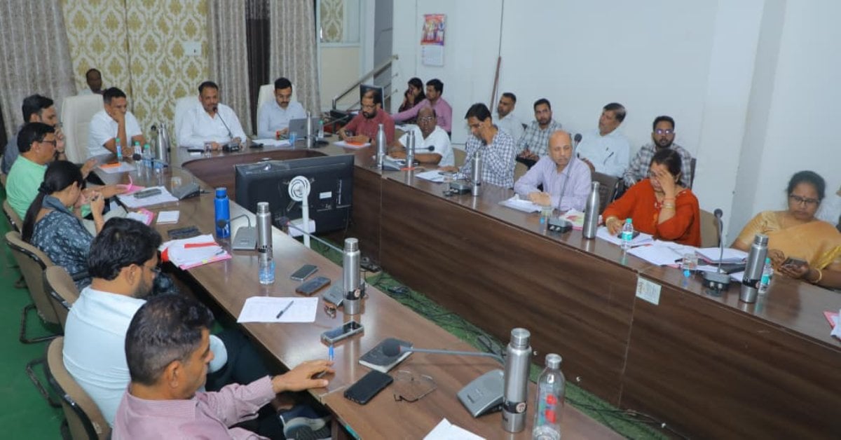 काम से इंकार तो सेवा समाप्त! कलेक्टर का बड़ा एक्शन; 93 पटवारियों को अल्टीमेटम, 3 दिन में शुरू करना होगा काम