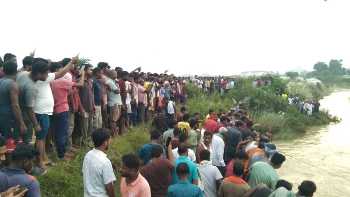 Dumka News: चेकडैम में नहाने गए दो स्कूली छात्रों की डूबने से मौत, ढाई घंटे बाद मिला पहला शव, गांव में पसरा मातम