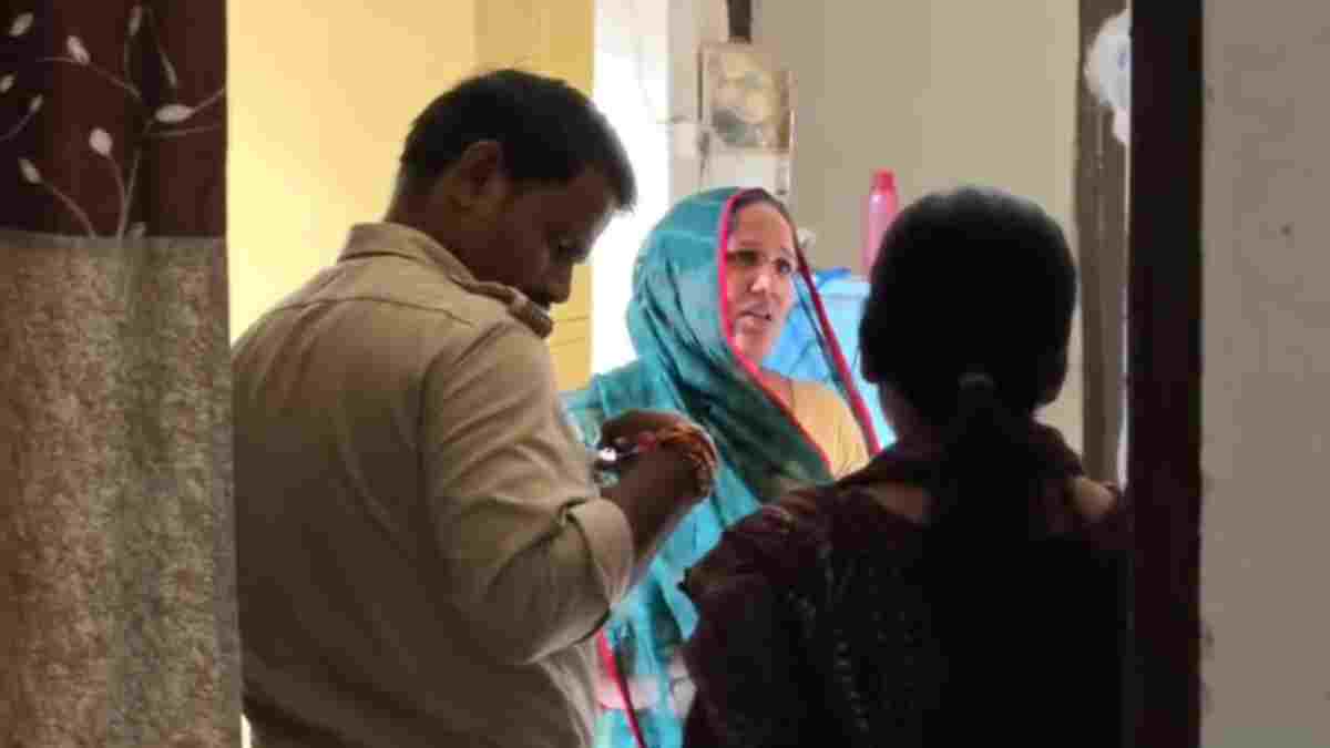 पुरानी यादें या खौफनाक साज़िश? 20 साल बाद दोस्त के घर पहुंची सहेली, लड्डू और कोल्ड ड्रिंक में नशा मिलाकर की लूट की कोशिश