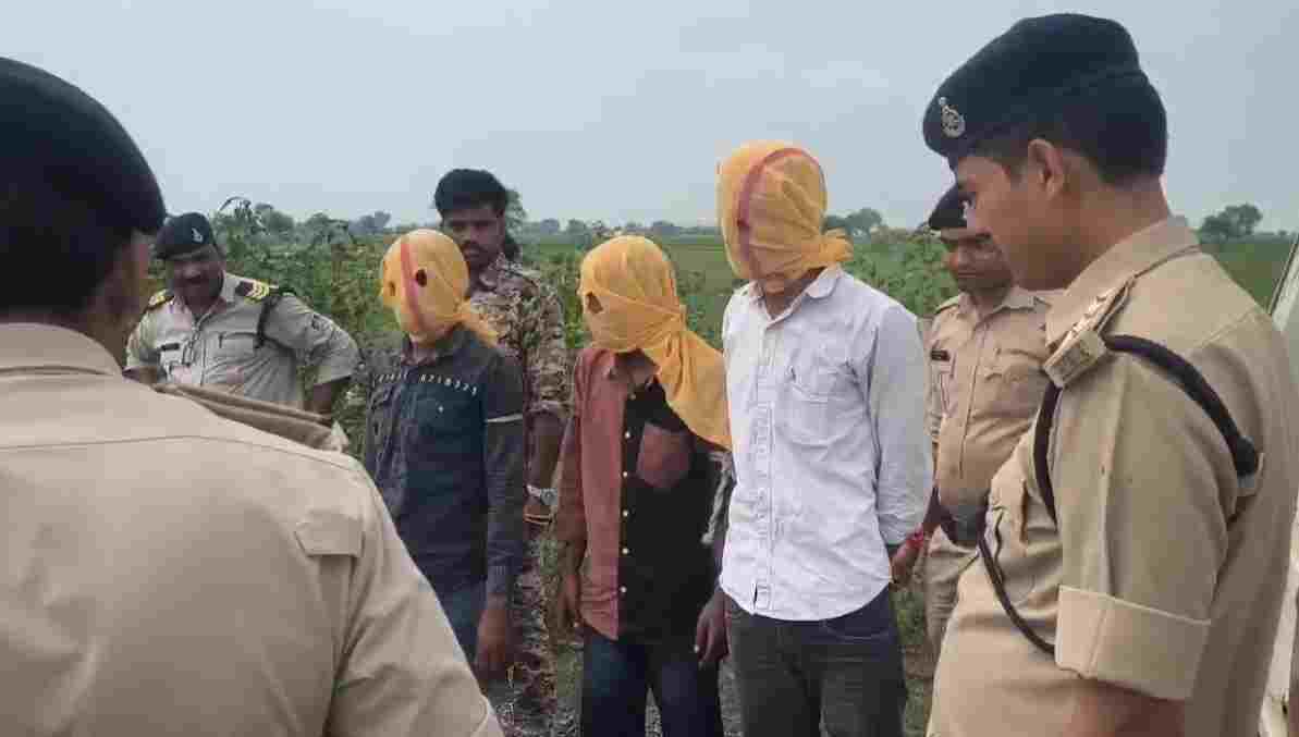 स्कूली बच्चों को ला रहे बस ड्राइवर पर फायरिंग, चंद घंटों में 3 आरोपी गिरफ्तार, पुराने विवाद में दिया वारदात को अंजाम
