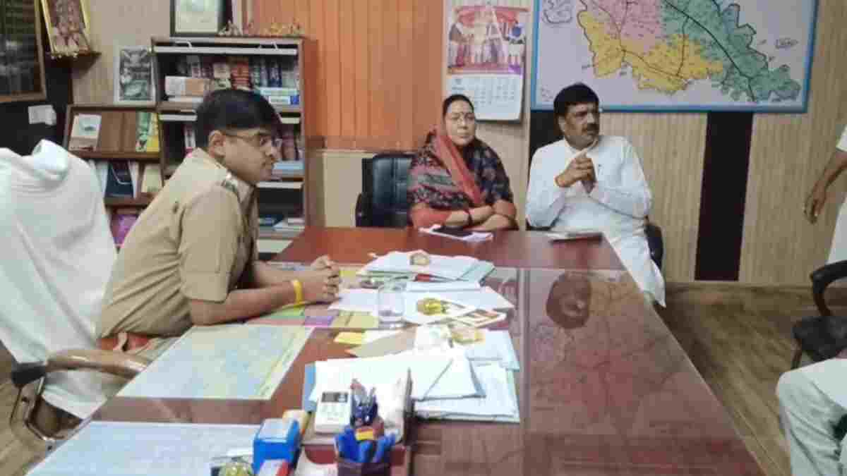 दतिया में जुए की कार्रवाई पर भाजपा नेताओं की शिकायत, पूर्व मंडल अध्यक्ष को फंसाने का आरोप, भाजपा सांसद पहुंची एसपी ऑफिस