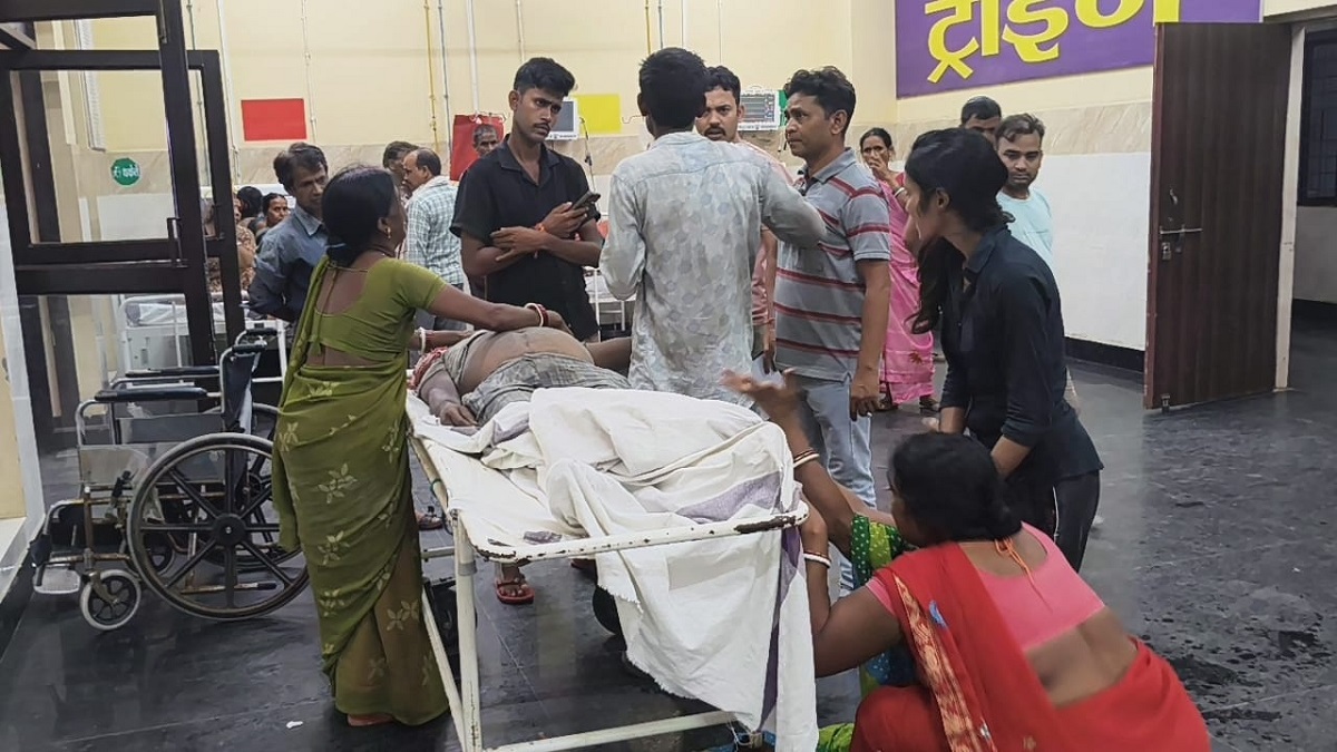 नालंदा: पोल शिफ्टिंग के दौरान बड़ा हादसा, अचानक बिजली प्रवाहित होने एक मजदूर की मौत, दूसरा गंभीर