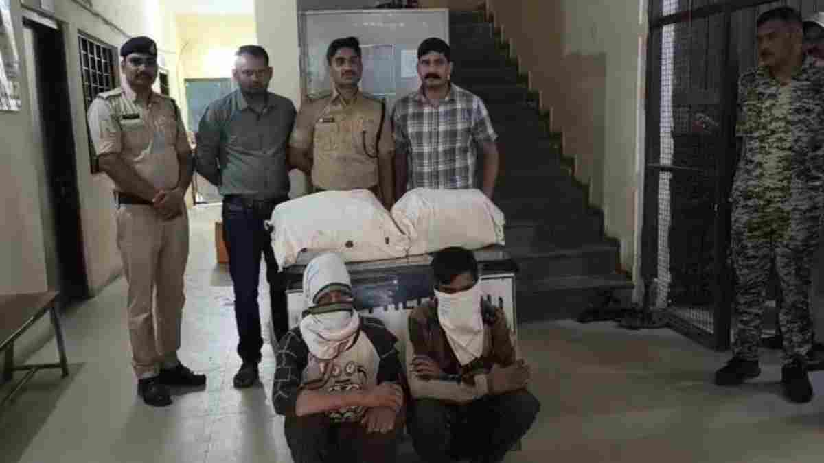 डबरा में ओडिशा से लाया गया 13 किलो गांजा जब्त! 5-5 हजार रुपये के लालच में पकड़े गए 2 तस्कर, मास्टरमाइंड की तलाश