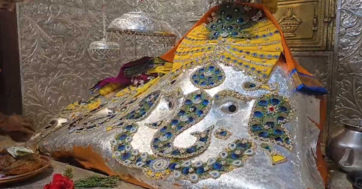 गणेश चतुर्थी पर चिंतामण गणेश मंदिर में भक्ति का उत्सव: एक प्रतिमा में तीन स्वरूपों के दर्शन को उमड़ी भीड़, 1.25 लाख लड्डुओं का लगा भोग