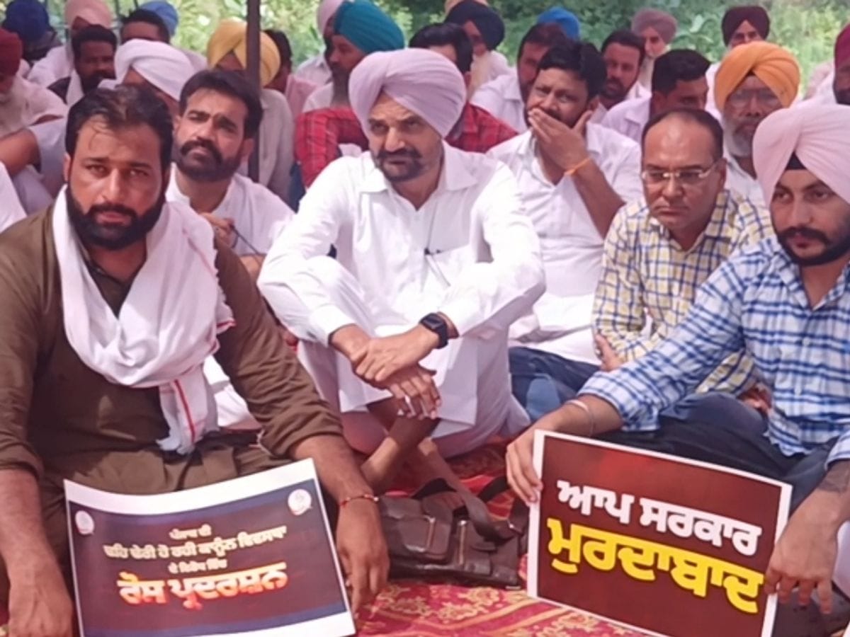 राहुल गांधी-राजा वड़िंग के खिलाफ FIR पर भड़की पंजाब कांग्रेस, प्रदर्शन के दौरान हंगामा; डॉ. राजकुमार वेरका समेत कई हिरासत में