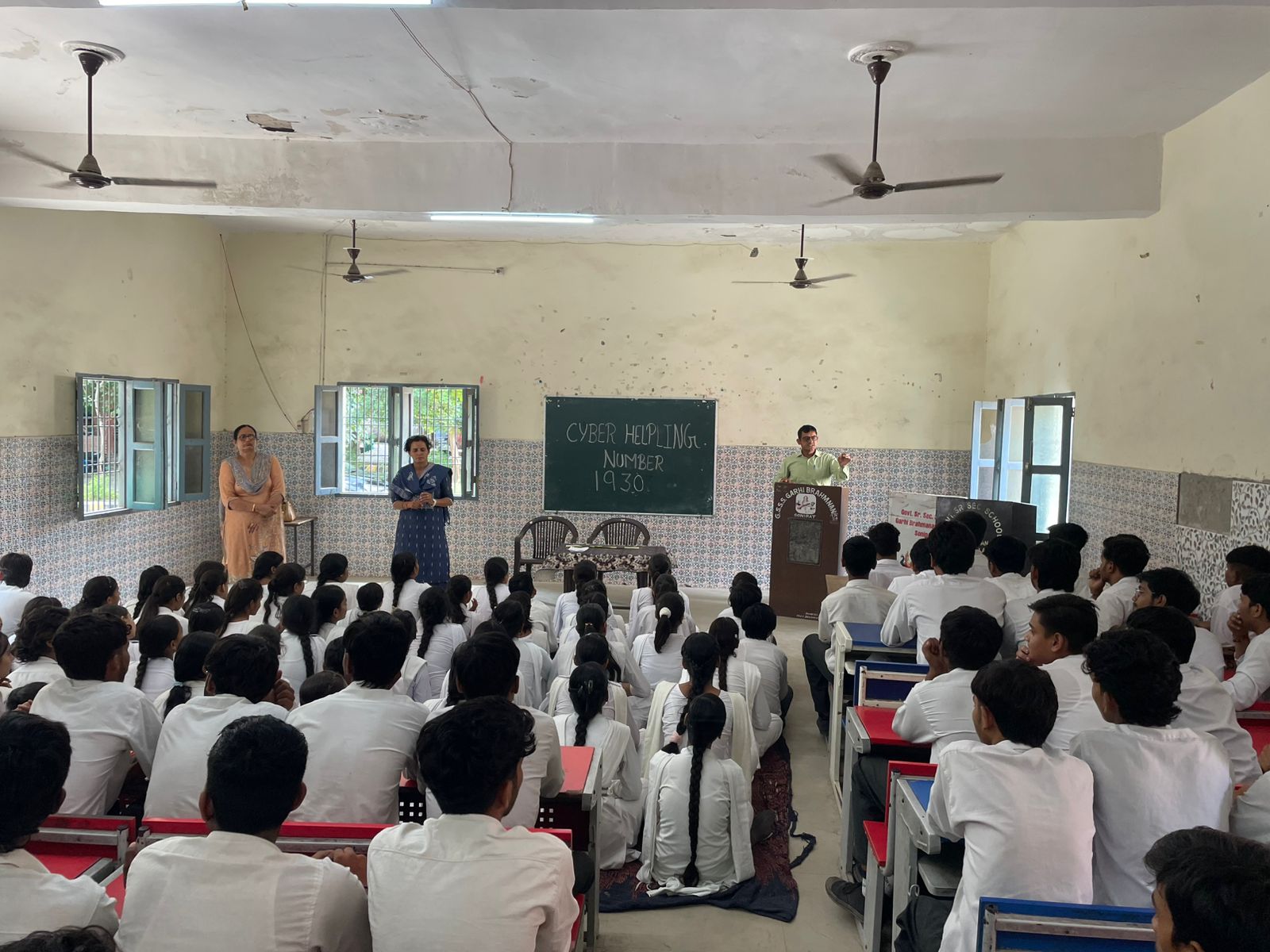 हरियाणा में सफाई कर्मचारियों की हड़ताल पर सरकार का बड़ा एक्शन, 10 कर्मचारी नेता सस्पेंड; 14 अनुबंध कर्मियों की सेवाएं खत्म