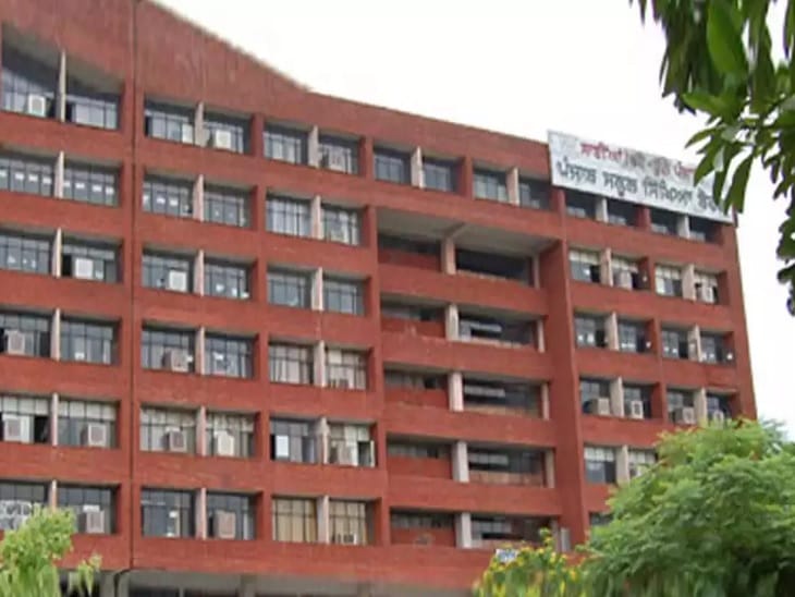 PSEB की बड़ी पहल: अब घर बैठे मिलेंगी कक्षा 1 से 12वीं तक की किताबें, इंडिया पोस्ट करेगा डोर-टू-डोर डिलीवरी