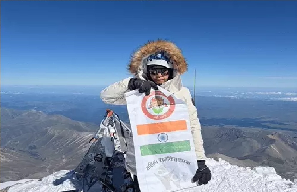 48 साल की उम्र में हरियाणा की आशा का कमाल, 6 दिन में यूरोप-अफ्रीका की सबसे ऊंची चोटियां फतह; दोनों पर लहराया तिरंगा